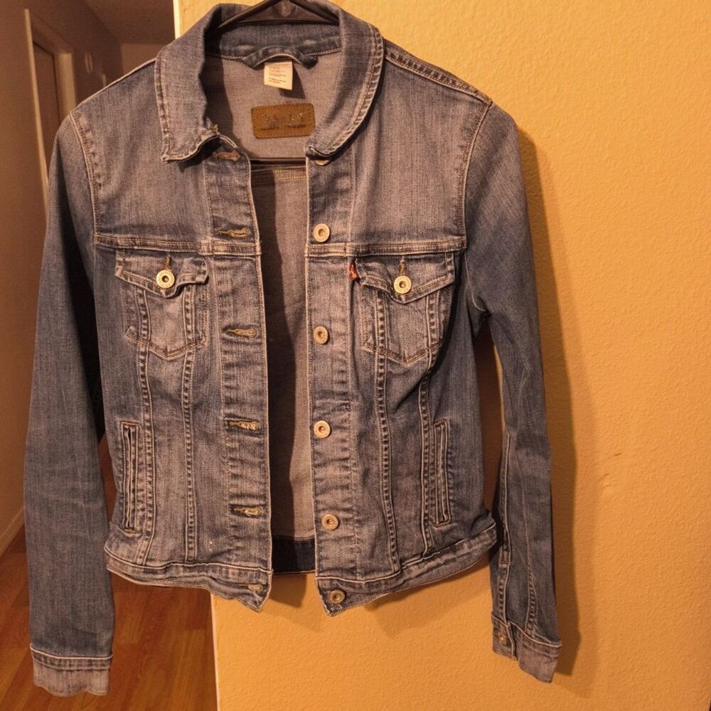 Levi's Original Trucker Jacket Womans Xtra Small Wash Blue Denim Jean Jacket
